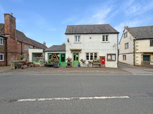 4 bed property, in High Street, £325,000