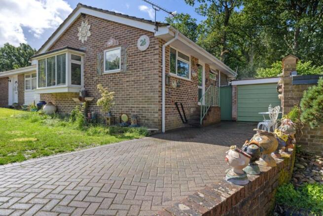 2 bed property, in Pitsham Wood, £450,000
