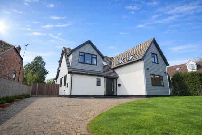 4 bed property, in Vicarage Road, £865,000