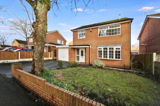 3 bed property, in Billinge Road, £260,000