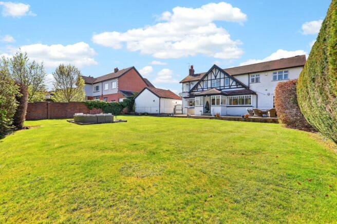 4 bed property, in Heathfield, £850,000
