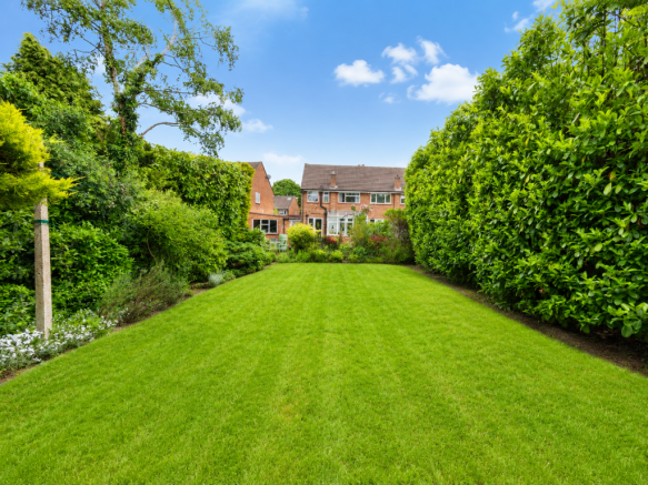 3 bed property, in Whitehouse Way, £550,000