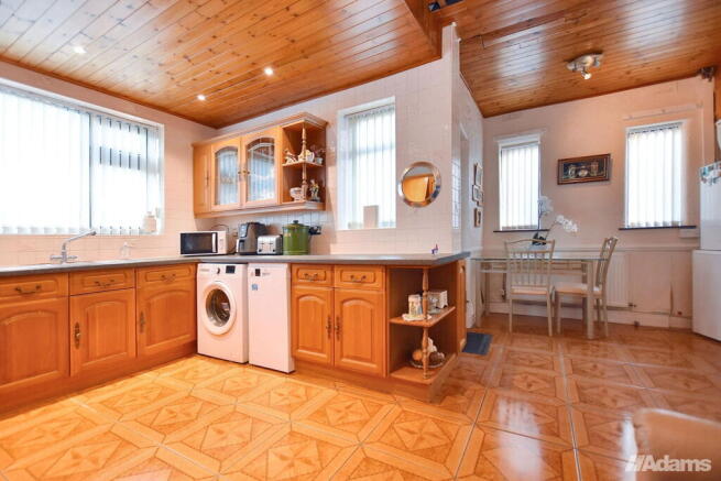 3 bed property, in Birch Grove, £210,000