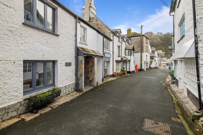 3 bed property, in 7 Lansallos Street, £400,000