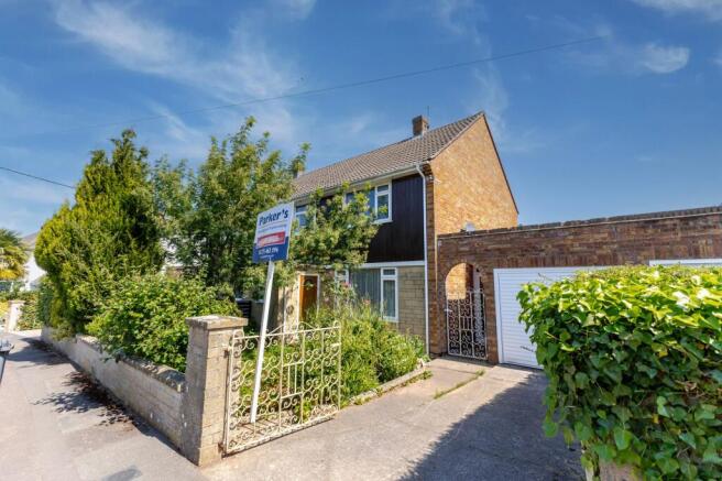 3 bed property, in Hilldale Road, £435,000