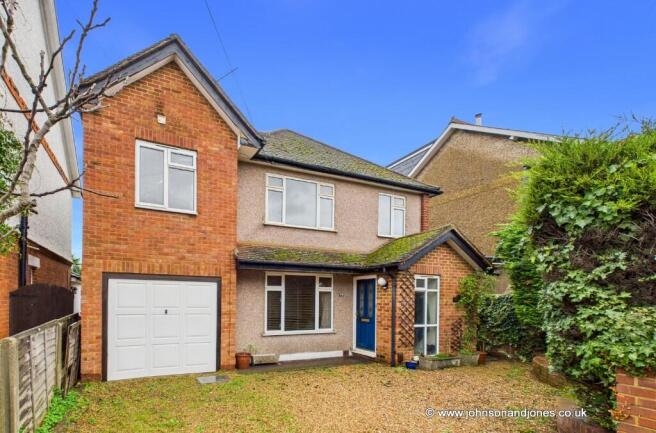 4 bed property, in Weir Road, £625,000