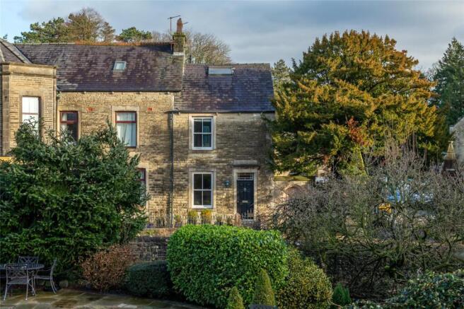 2 bed property, in Clitheroe Road, £350,000