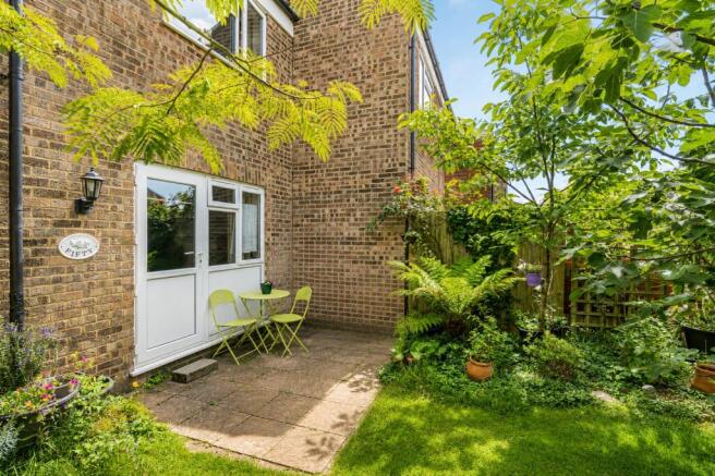 1 bed property, in Queens Court Ride, £260,000