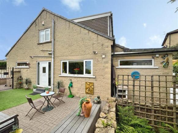 3 bed property, in Haycliffe Lane, £295,000