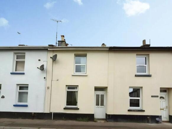 1 bed property, in Lemon Road, £145,000