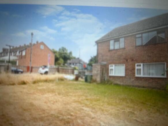 2 bed property, in Chace Avenue, £125,000