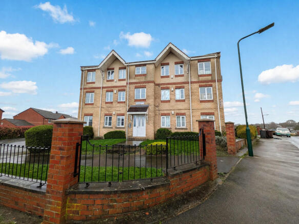 3 bed property, in Queen Mary Road, £110,000