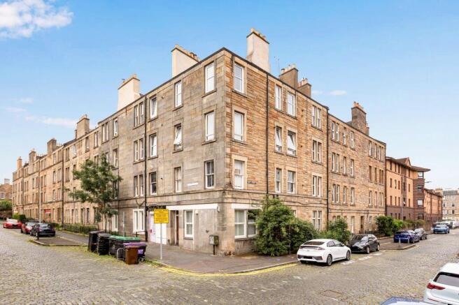 2 bed property, in 28/5 Cathcart Place, £235,000