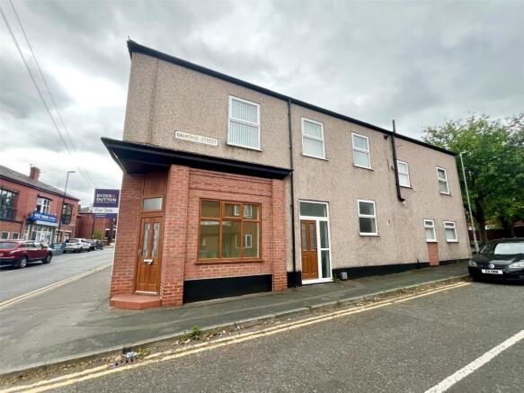3 bed property, in Manchester Road, £200,000