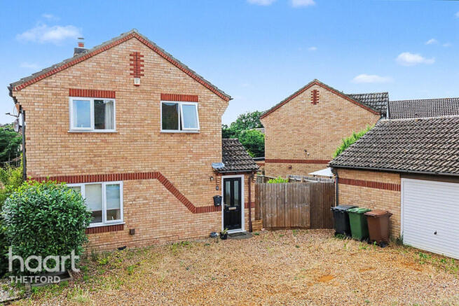 4 bed property, in Coriander Drive, £350,000
