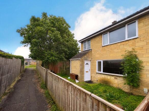 3 bed property, in Crabtree Lane, £290,000