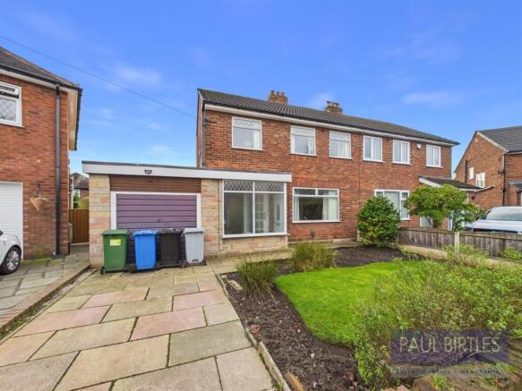 3 bed property, in Kendal Avenue, £375,000