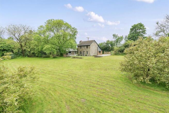 3 bed property, in Muchlarnick, £475,000
