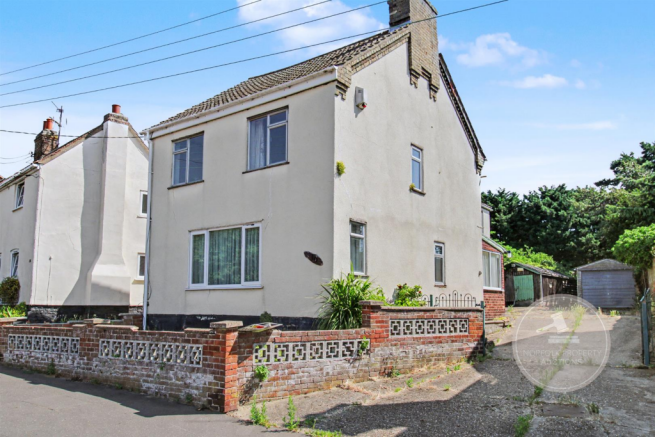 4 bed property, in Upgate Street, £135,000
