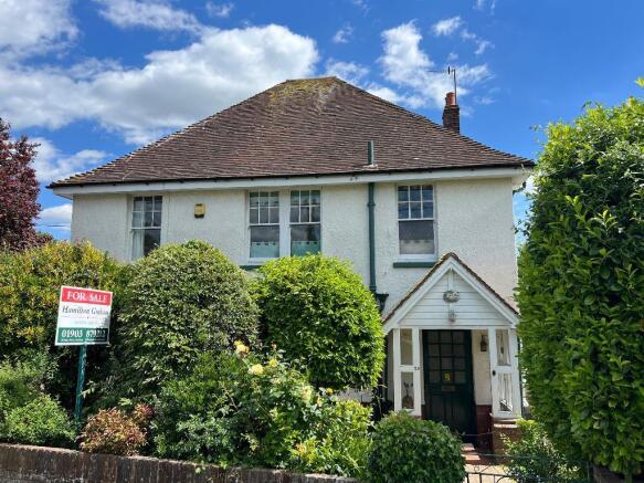 4 bed property, in Goring Road, £800,000