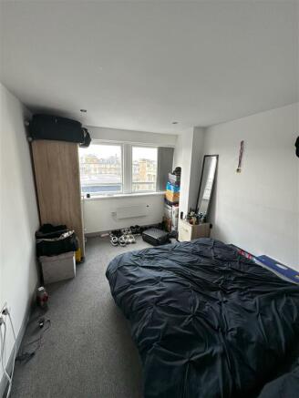 1 bed property, in South Street, £85,000