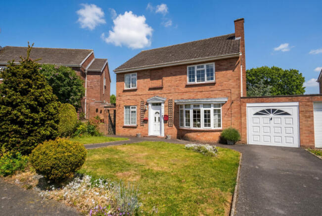 4 bed property, in Dane Acres, £790,000