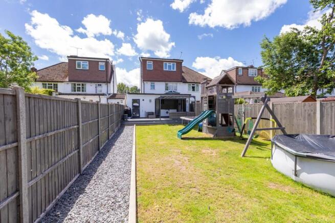5 bed property, in The Parkway, £800,000