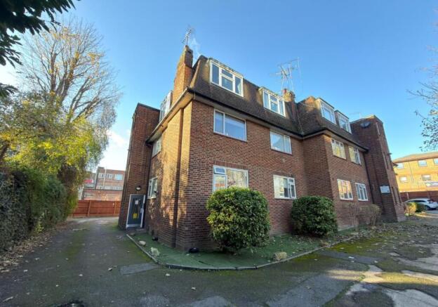 2 bed property, in Flat 18 Western Court, £160,000
