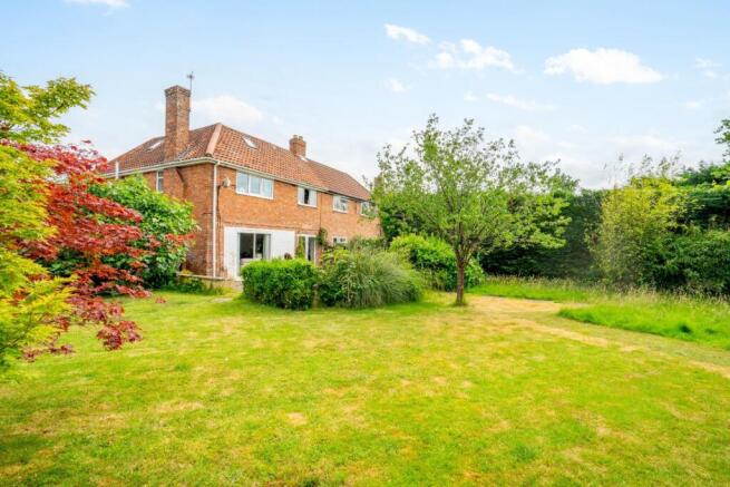 3 bed property, in Brecksfield, £395,000