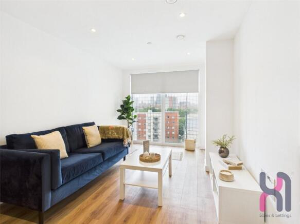 1 bed property, in The Gateway, £70,000