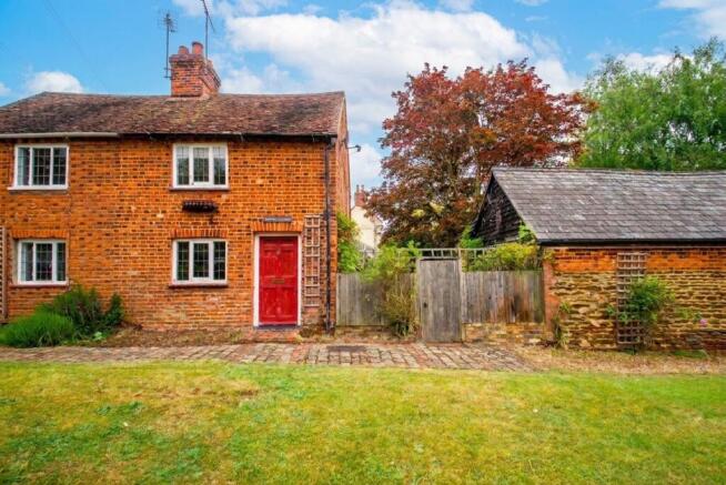 2 bed property, in High Street, £275,000