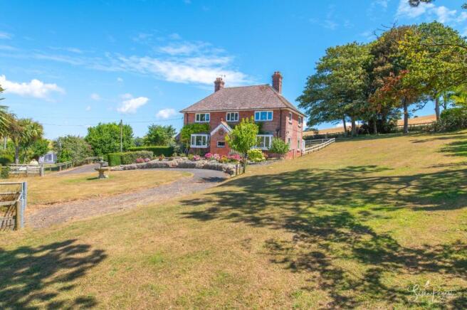 4 bed property, in Bowcombe Road, £775,000