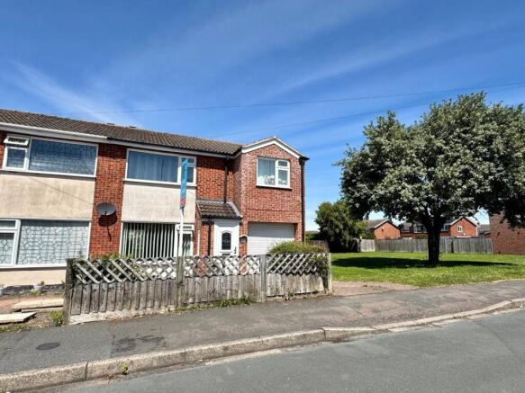 3 bed property, in Freshney Close, £220,000
