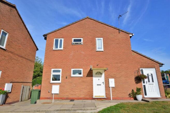 1 bed property, in Featherby Drive, £120,000