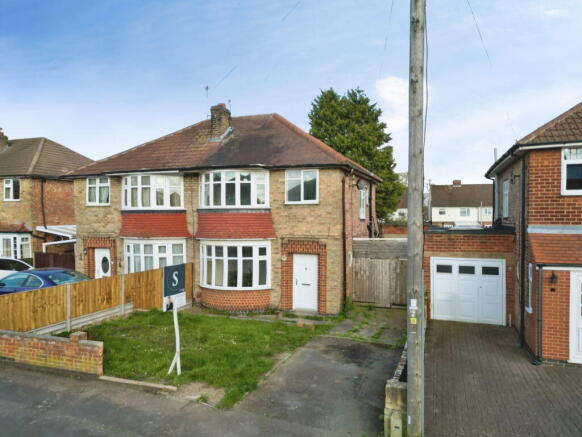 3 bed property, in Acacia Avenue, £315,000