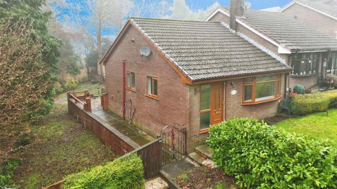 2 bed property, in Ainsworth Avenue, £130,000