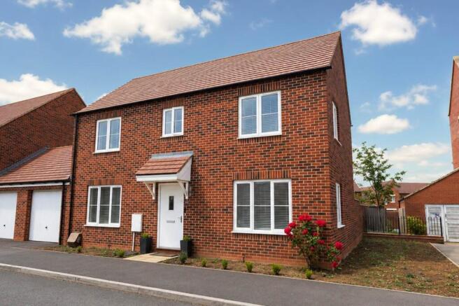4 bed property, in Wayfarings, £435,000