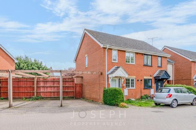 2 bed property, in Lagonda Drive, £210,000