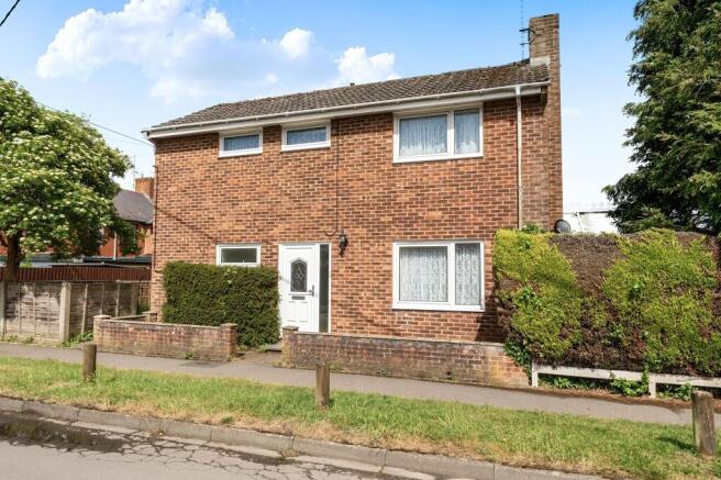 3 bed property, in School Road, £285,000
