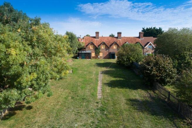3 bed property, in Land And Cottages Off Worlds End, £825,000