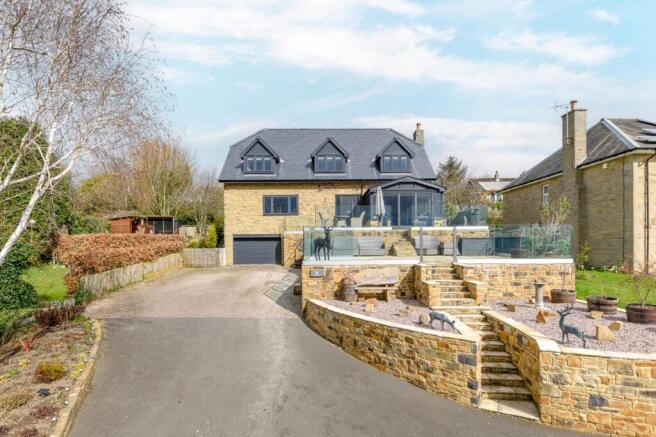 5 bed property, in The Gables, £720,000