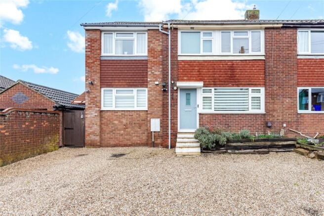4 bed property, in Enid Way, £400,000