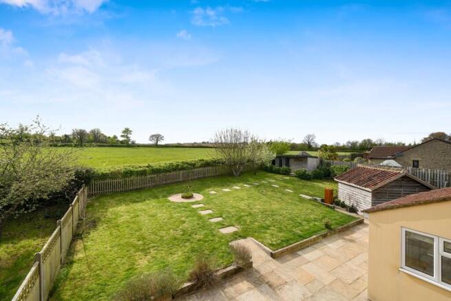 3 bed property, in Ringwell, £425,000