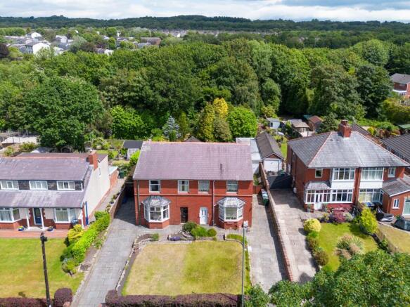 3 bed property, in Ormskirk Road, £250,000