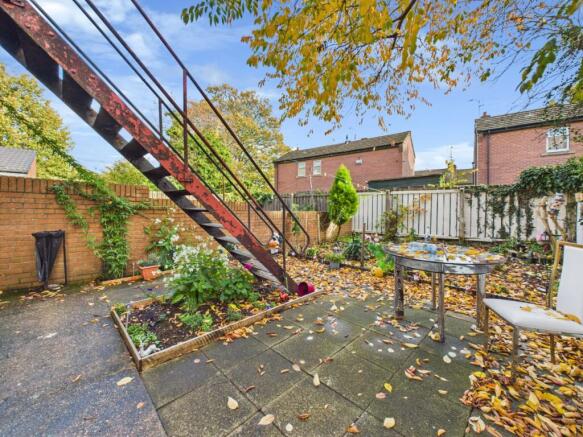 4 bed property, in Louis Street, £170,000