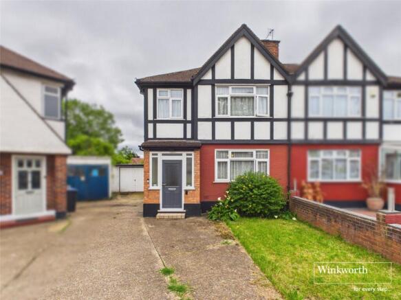 3 bed property, in Dorchester Way, £625,000