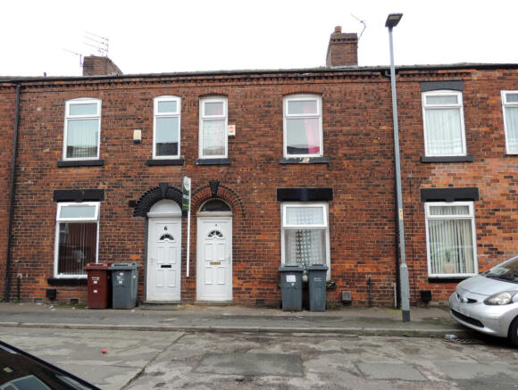 3 bed property, in Allingham Street, £180,000
