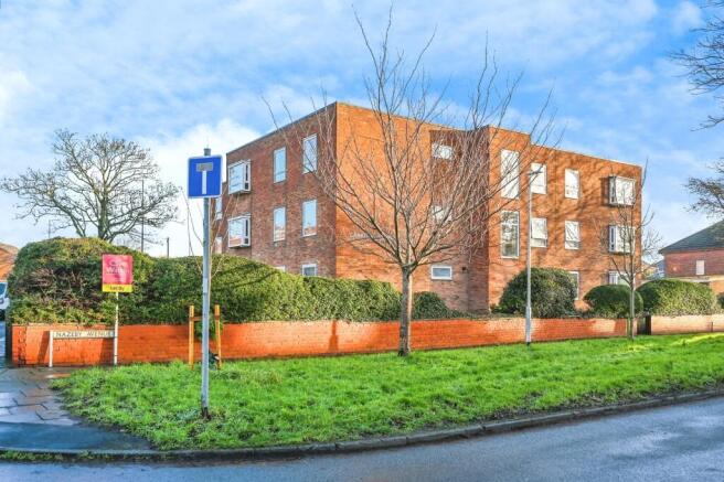 2 bed property, in Nazeby Avenue, £155,000