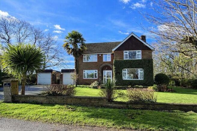 4 bed property, in Green Acres, £420,000