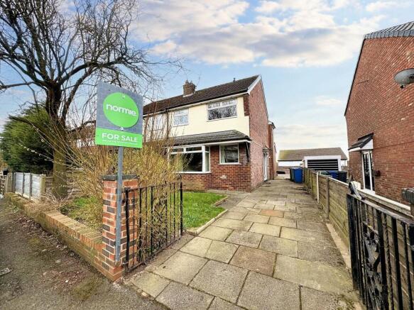 3 bed property, in Farm Lane, £295,000